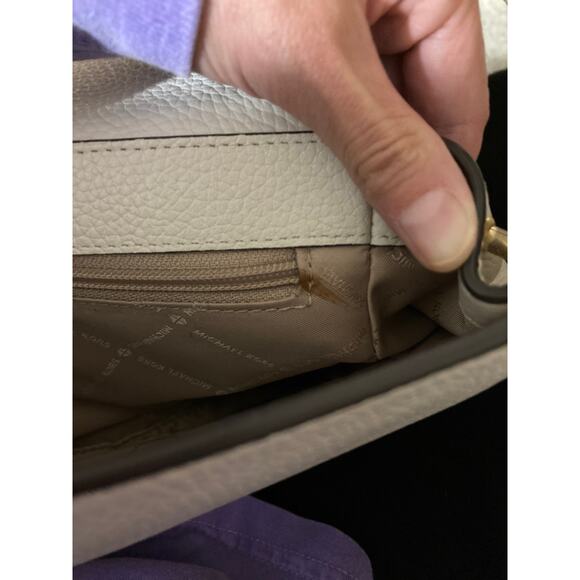 MICHAEL KORS, MEDIUM IVORY PEBBLED LEATHER CROSSBODY BAG - Picture 16 of 16